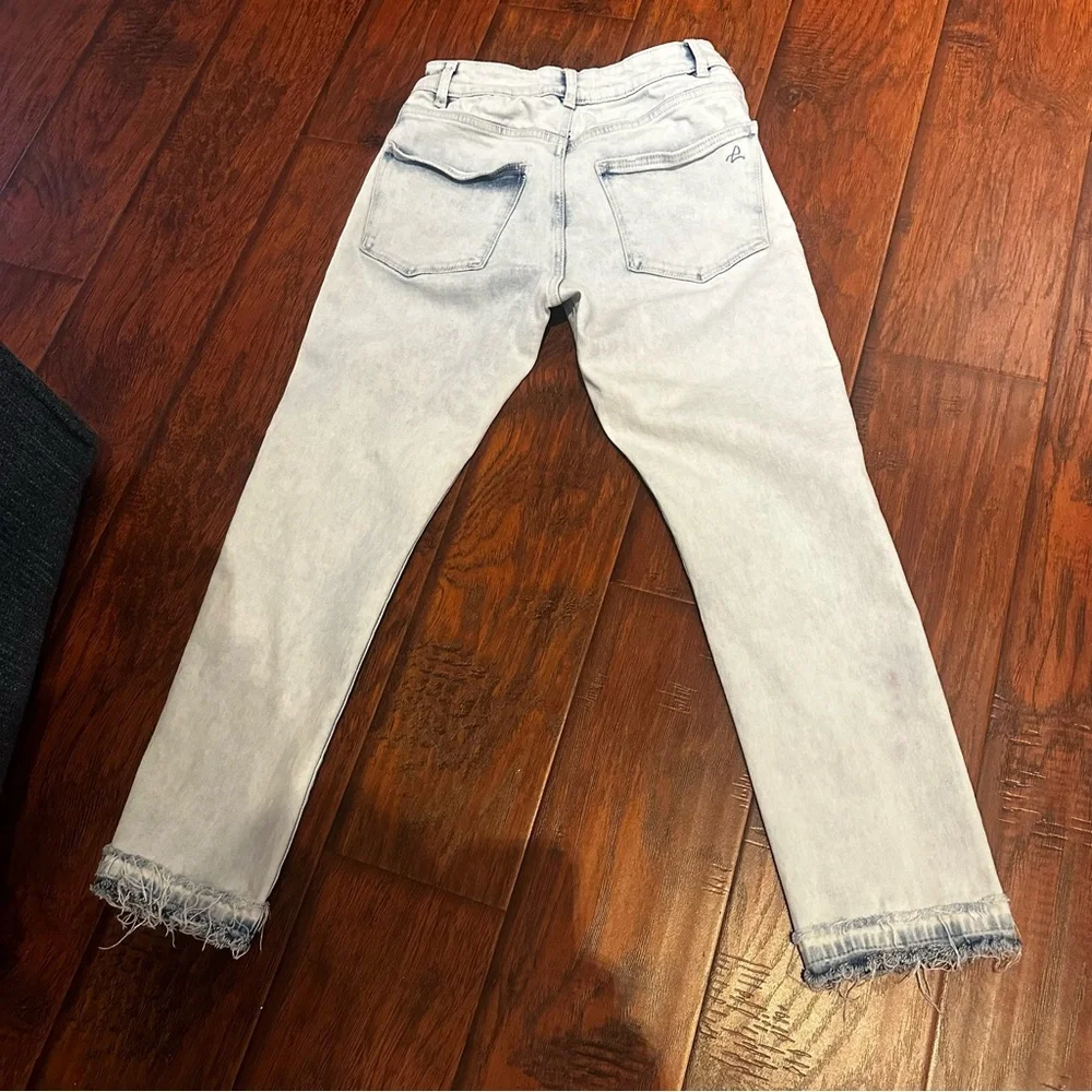 DL1961 Women's Light Wash Straight‎ Jeans size 27